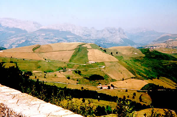 The Sierra del Hornijo from the mountain pass - Portillo de la Soa (1200m)
